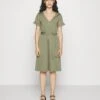 Jerseyjurk - Olive 2 Jerseyjurk - Olive -Anna Field fa9fb2a00f7b4e1c9e3f58103d980231